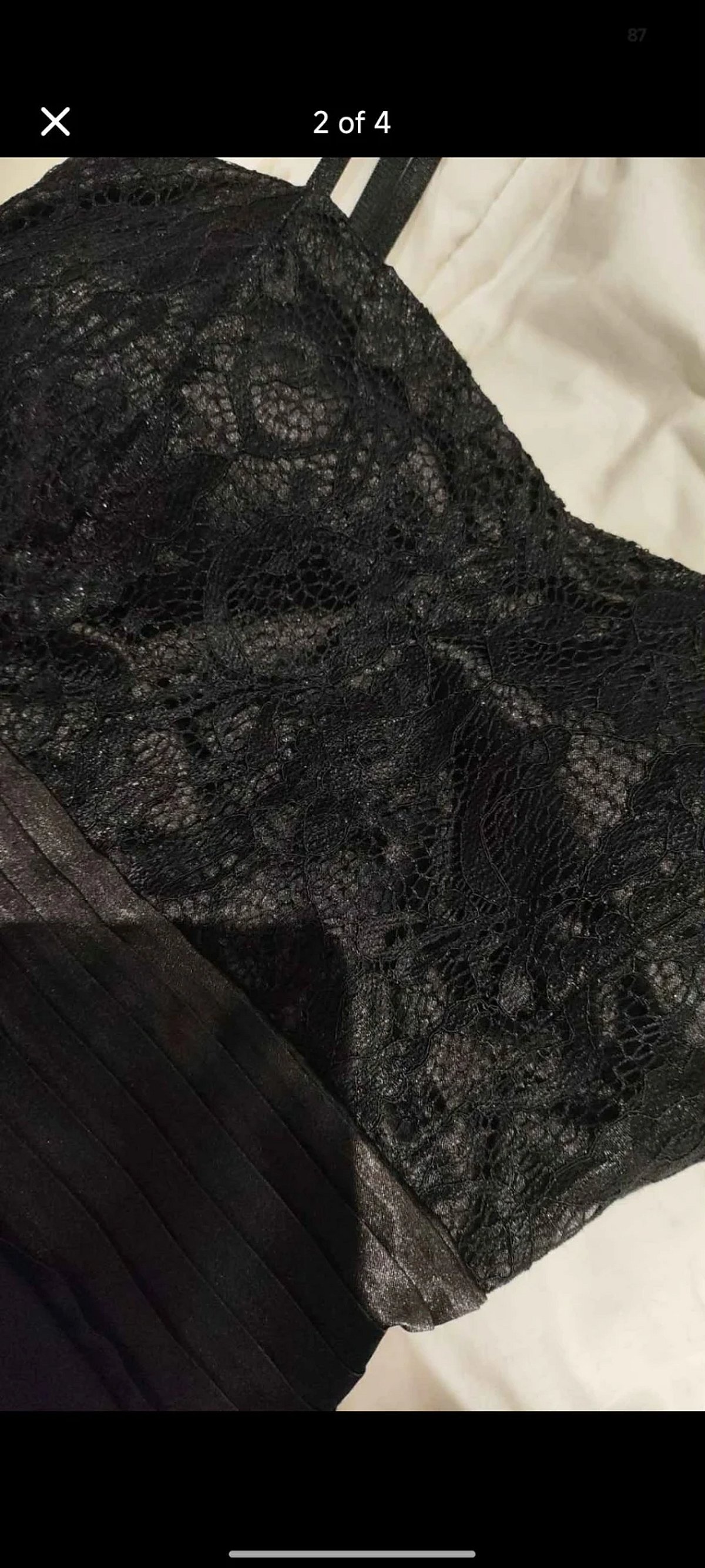Ilbies iswed bil-bustier tal-bizzilla - photo 2