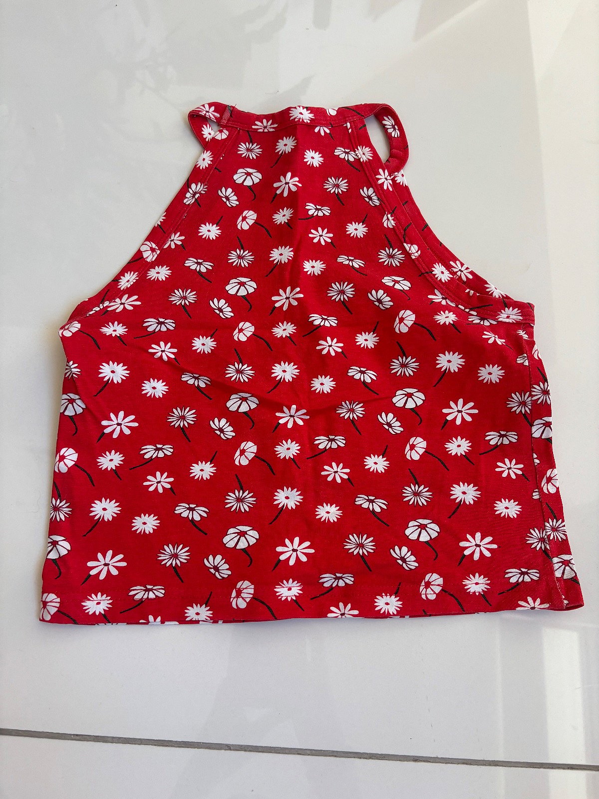 Top con scollo all'americana e stampa a margherite rosse - photo 3