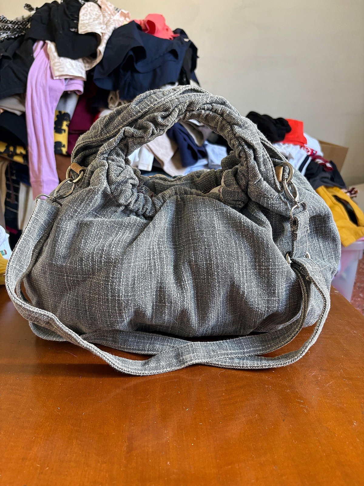 Borsa a mano in lino grigio con un fiore - photo 2