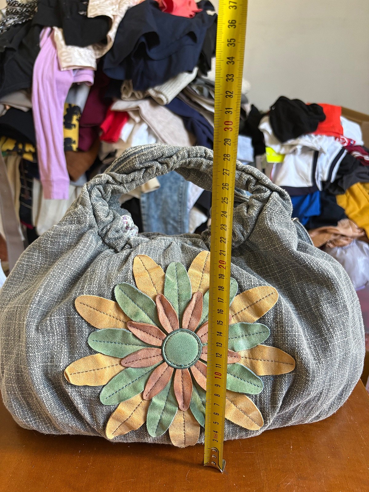 Borsa a mano in lino grigio con un fiore - photo 6