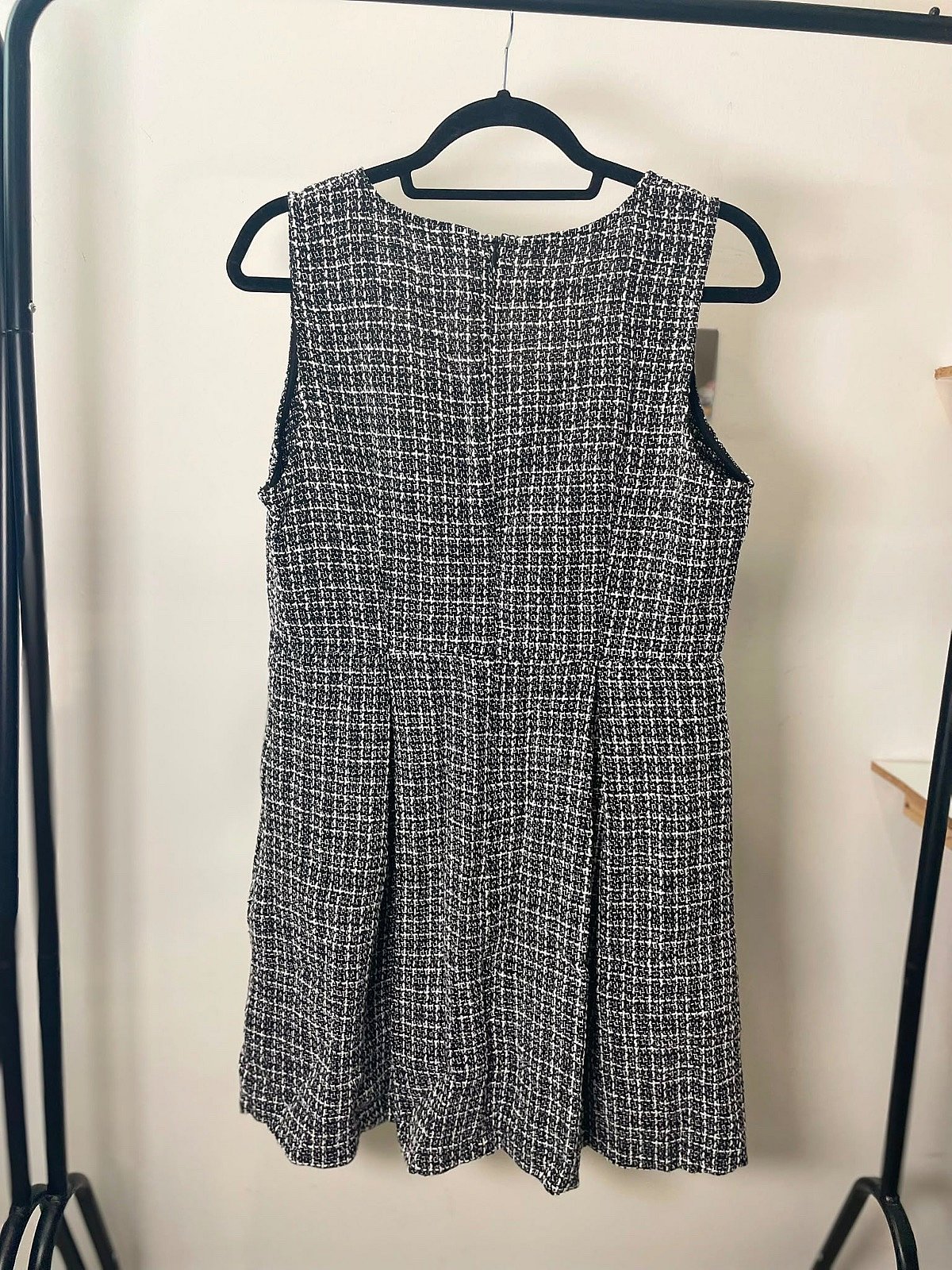 Vestido de tweed con botones - photo 3