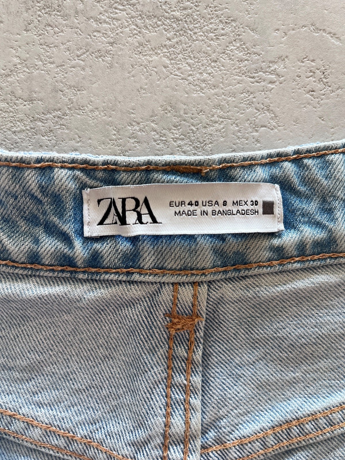 Shorts in denim dal lavaggio chiaro con taglio Mom di ZARA - photo 5