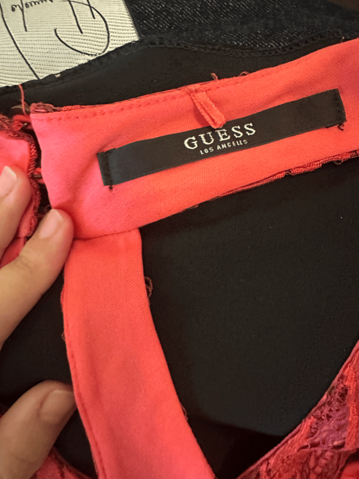 Top peplo con pizzo e scollo all'americana di Guess - photo 3