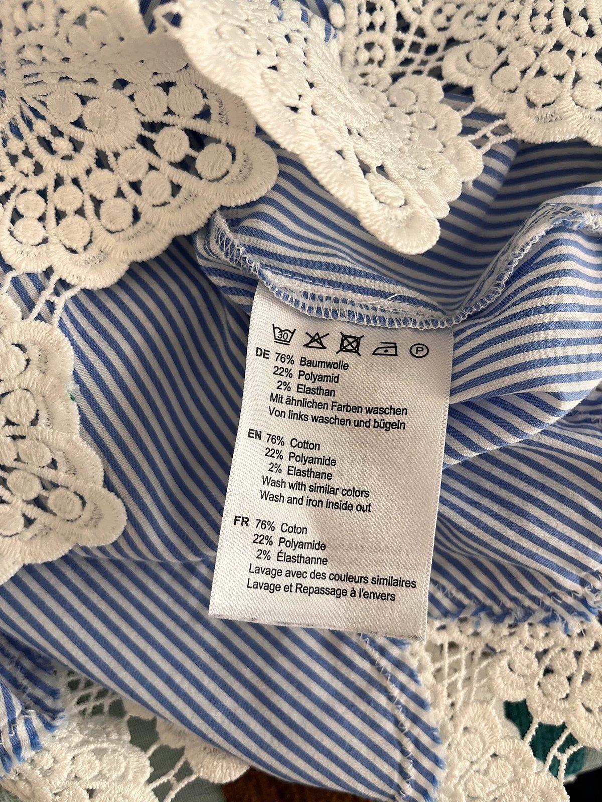 Blusa a rayas azules y blancas - photo 4