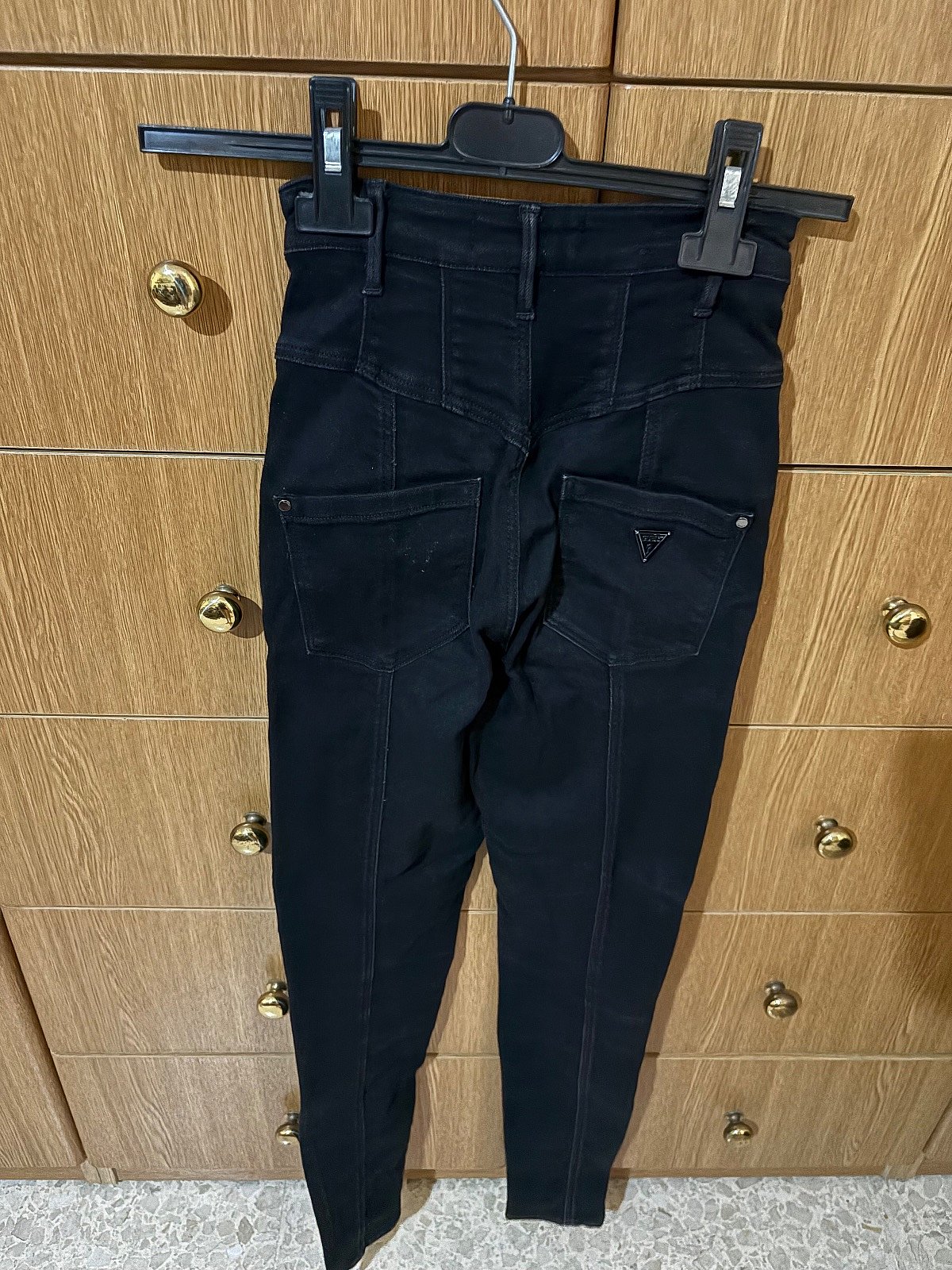 Jeans Guess Iswed b'Qadd Għoli - photo 2