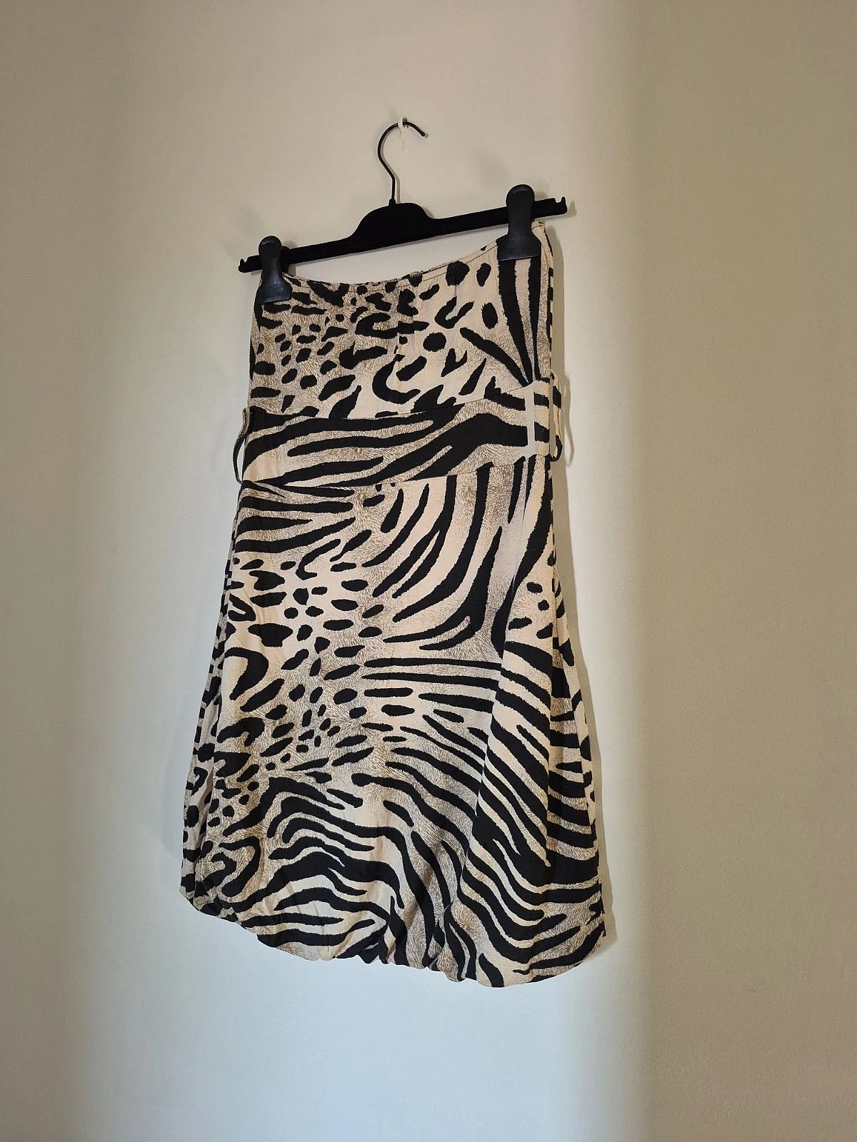 Abito con stampa animalier nera e marrone - photo 2