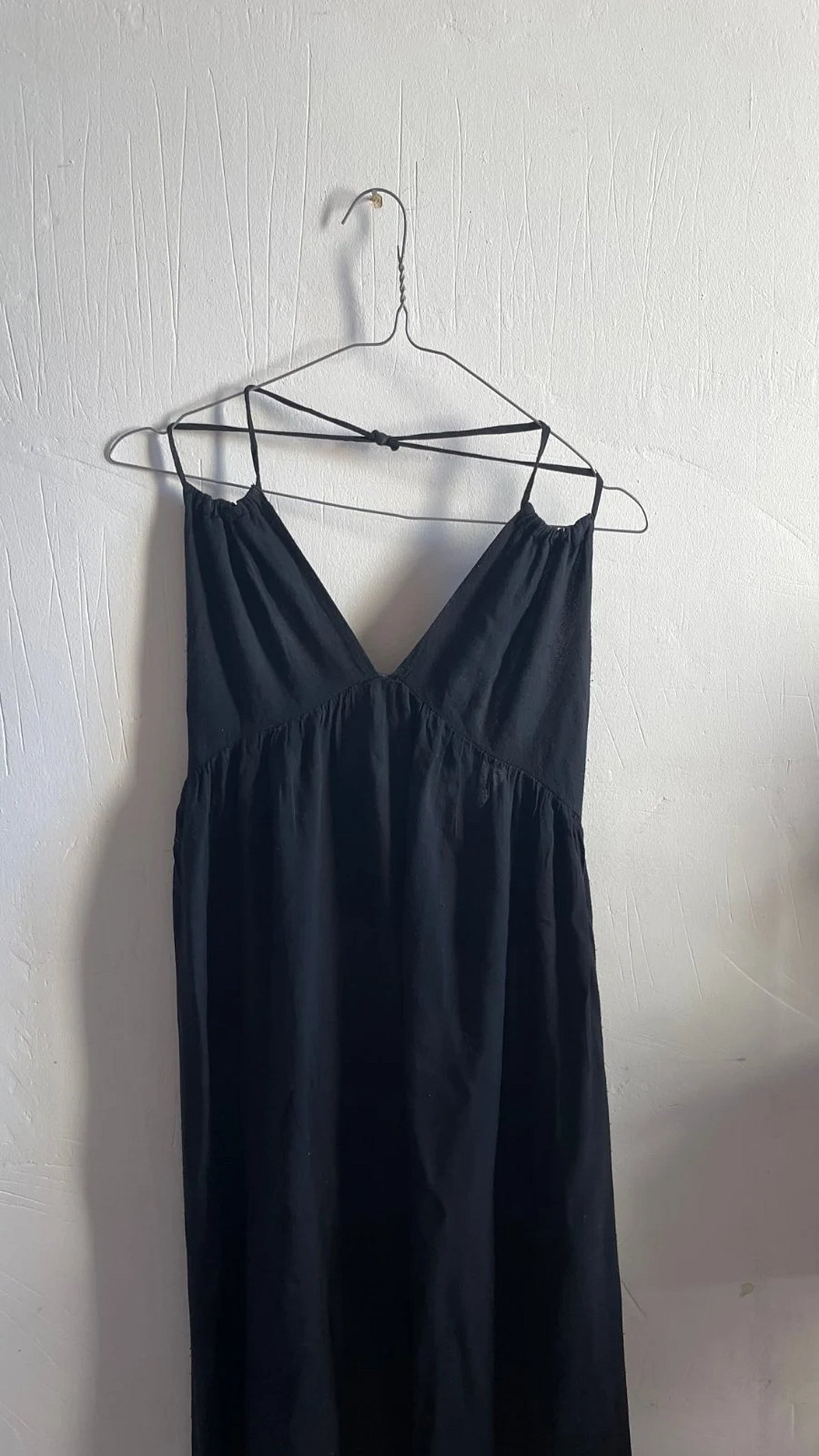 Vestido largo negro con cuello en V - photo 4
