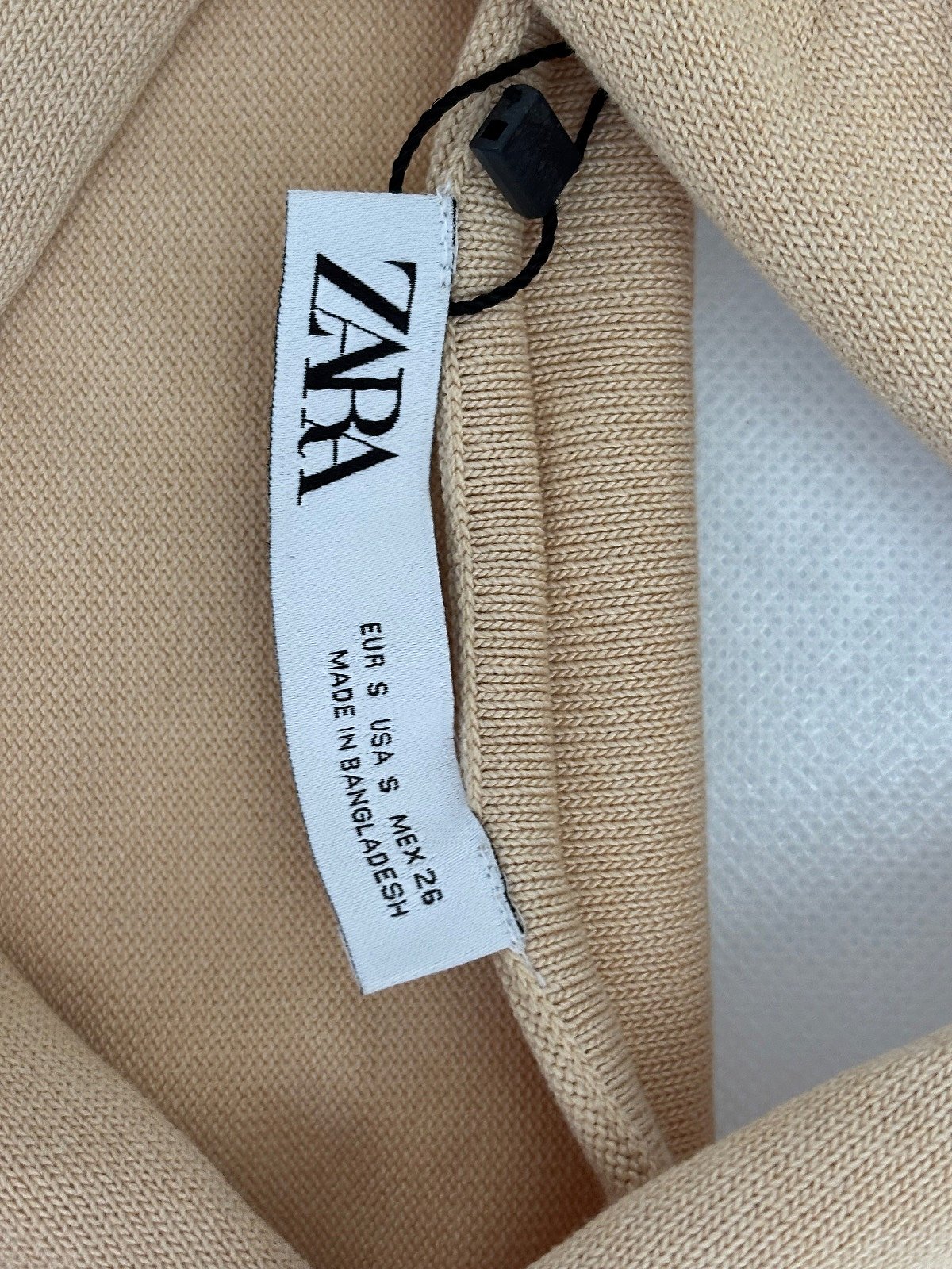 Top Crop Maħdum bil-Labar Beige ta' Zara - photo 3