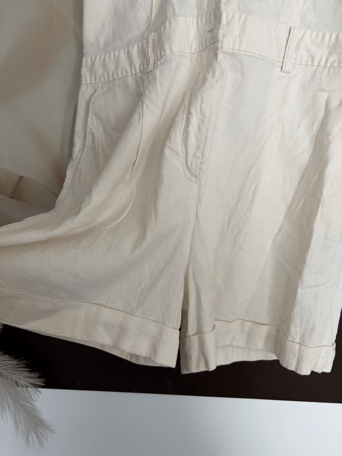 Playsuit Qasir bil-Buttuni Krema fuq Quddiem - photo 4