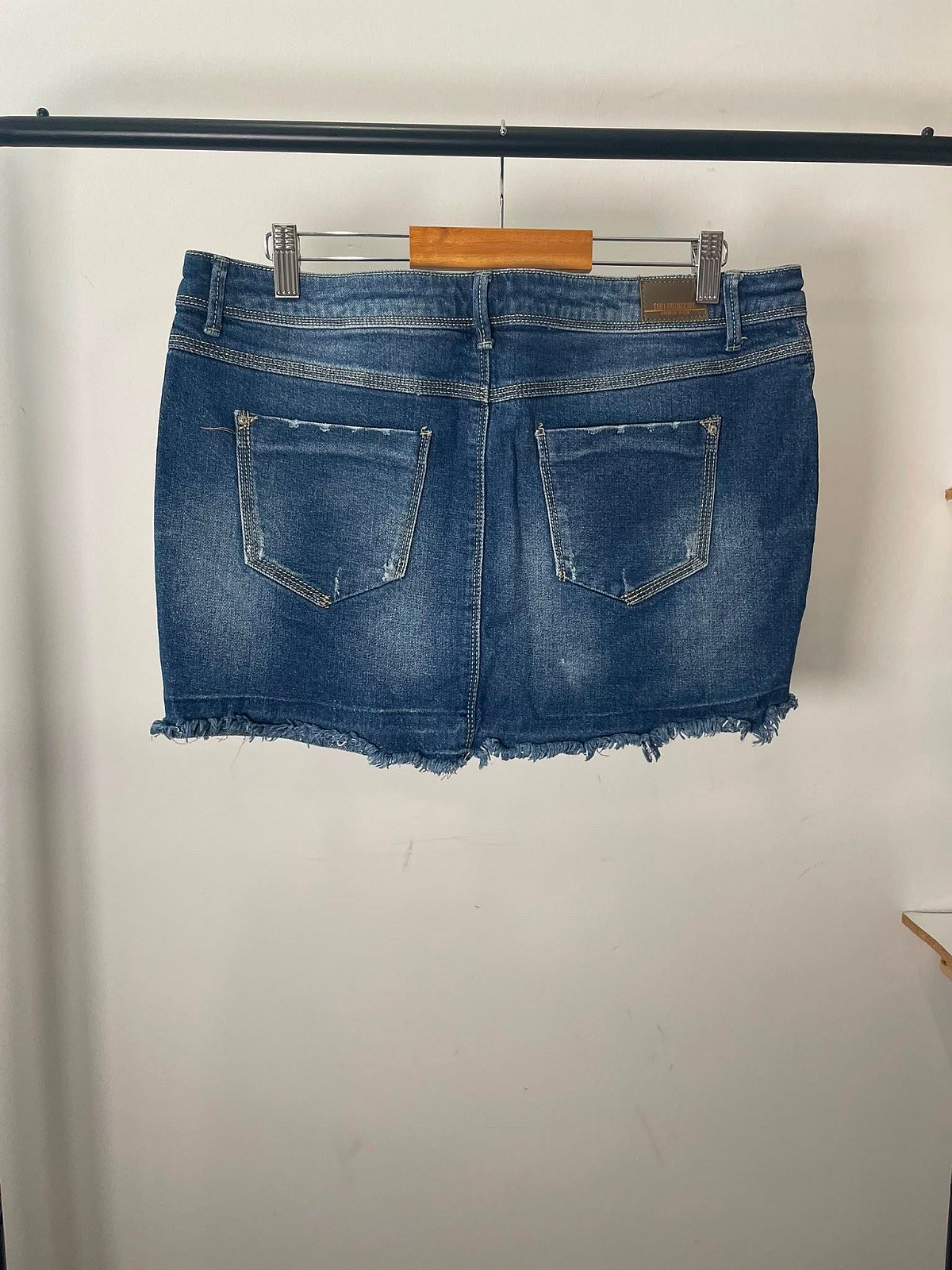 Denim frayed mini skirt - photo 3