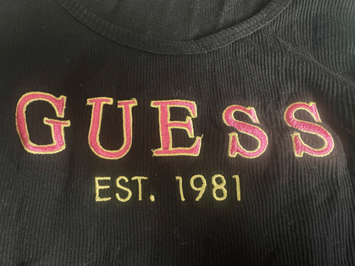 Top tat-Tank bil-Logo Guess - photo 2
