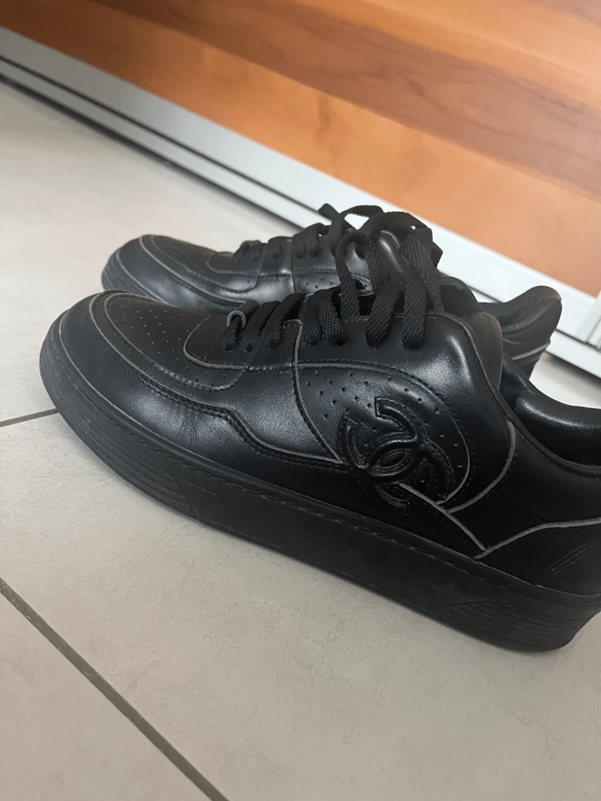 Sneakers tal-Ġilda Sewda Low Top - photo 4