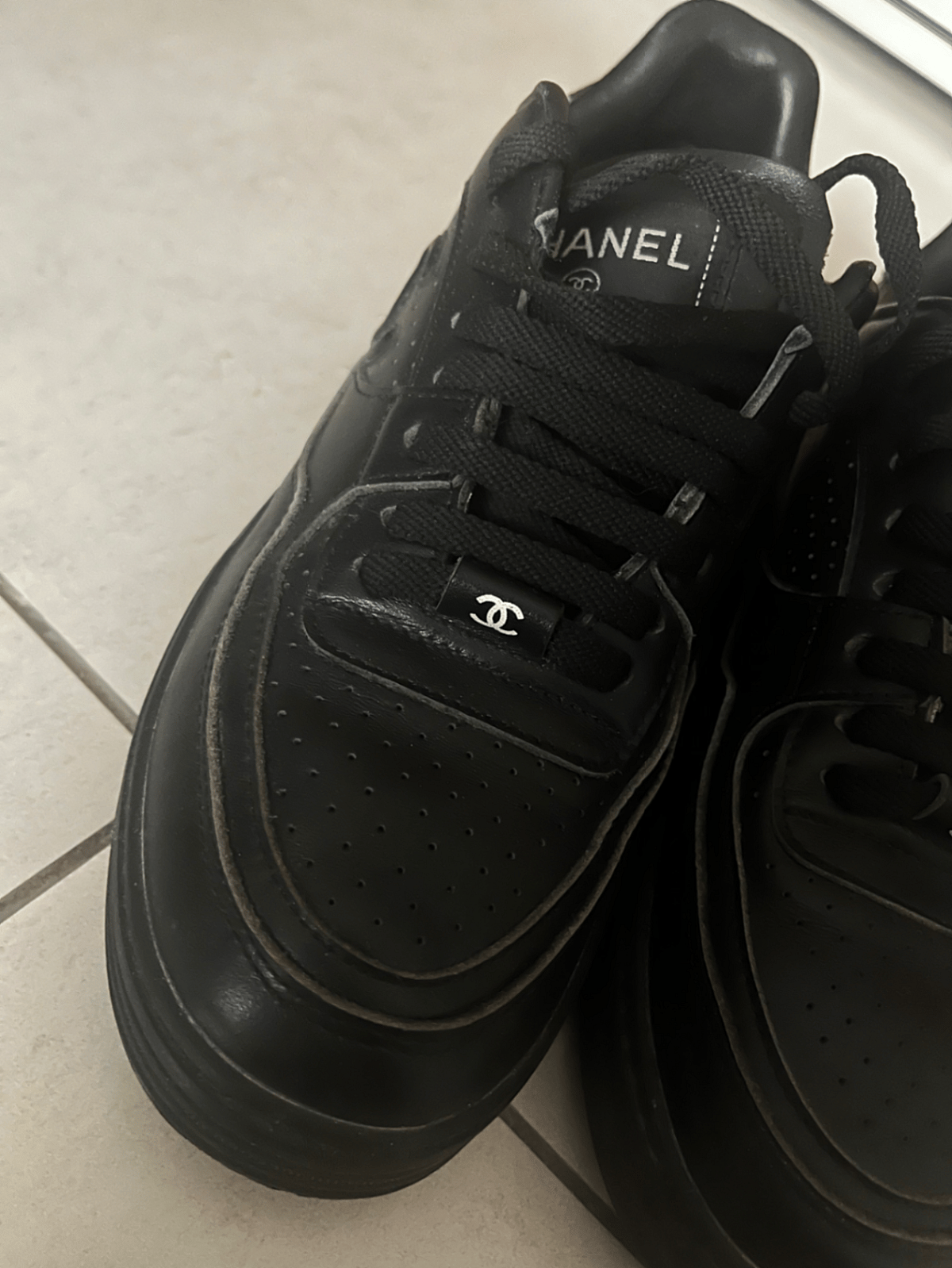Sneakers tal-Ġilda Sewda Low Top - photo 5