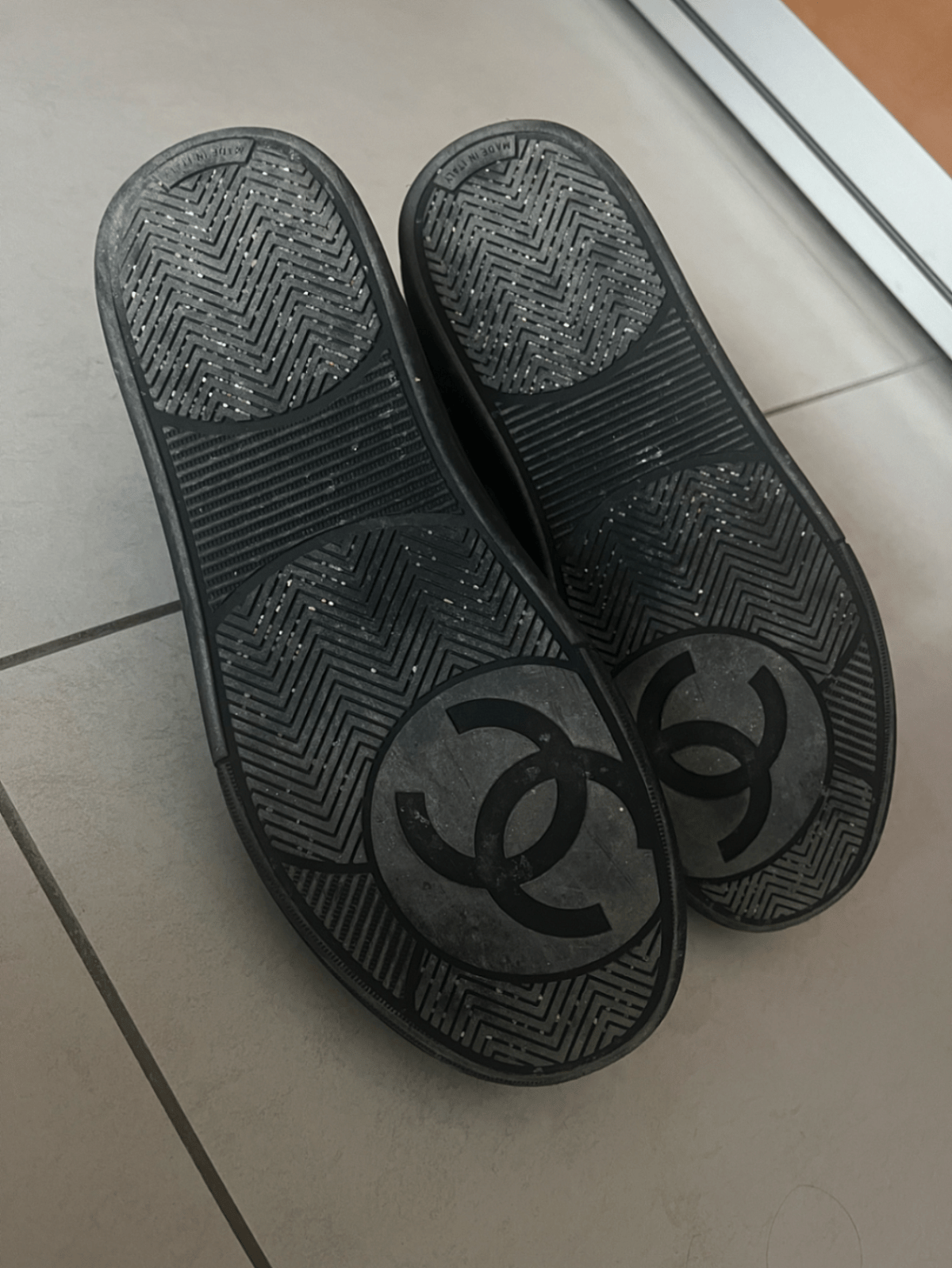 Sneakers tal-Ġilda Sewda Low Top - photo 6
