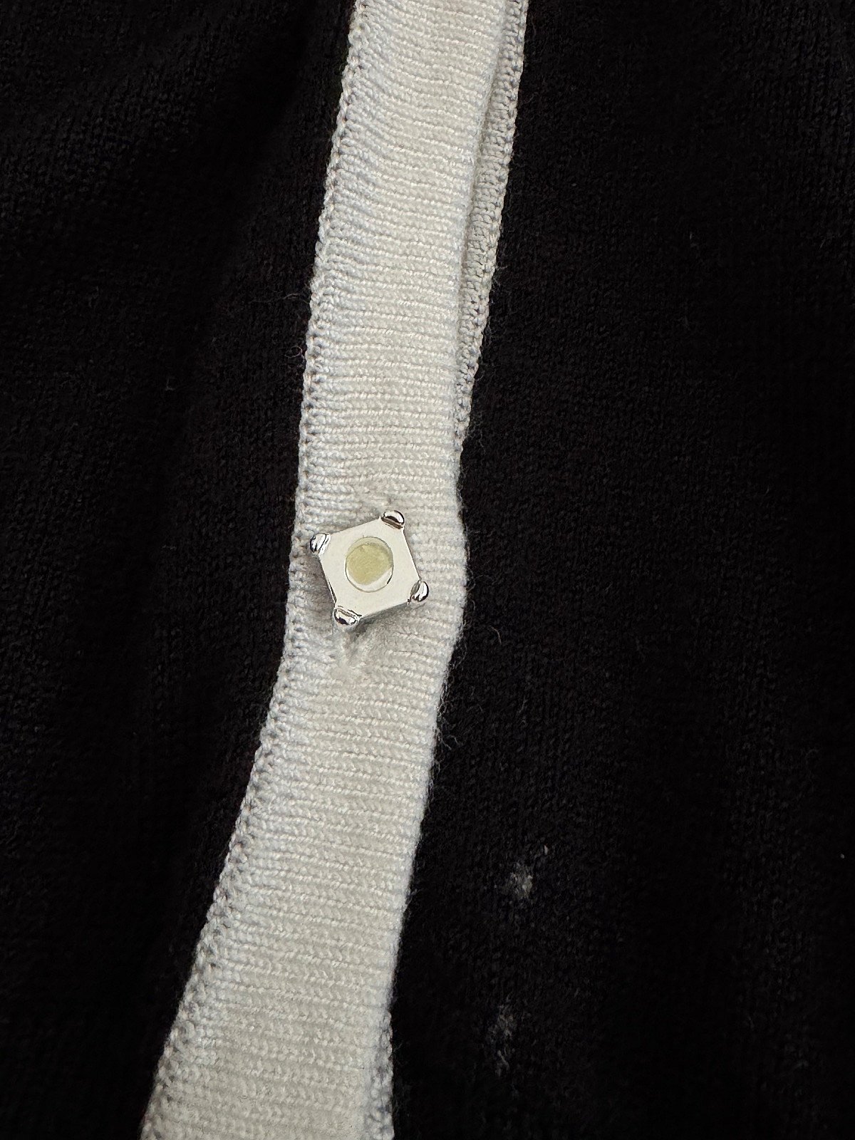 Cardigan Camomilla Iswed b'Trim Kuntrast - perla waħda nieqsa! - photo 5