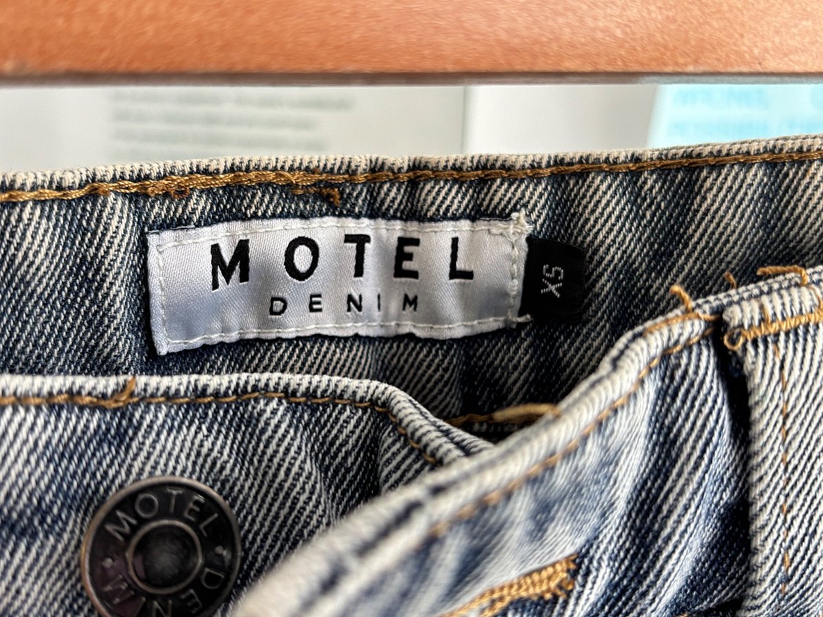 Jeans tad-Denim Motel b'Saqajn Dritti - photo 5
