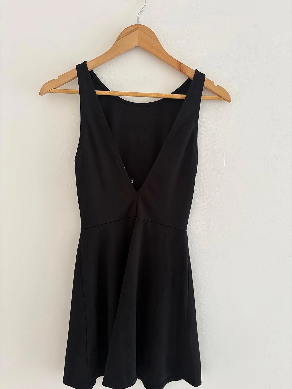 Ilbies Iswed bla Kmiem ta' H&M - photo 2
