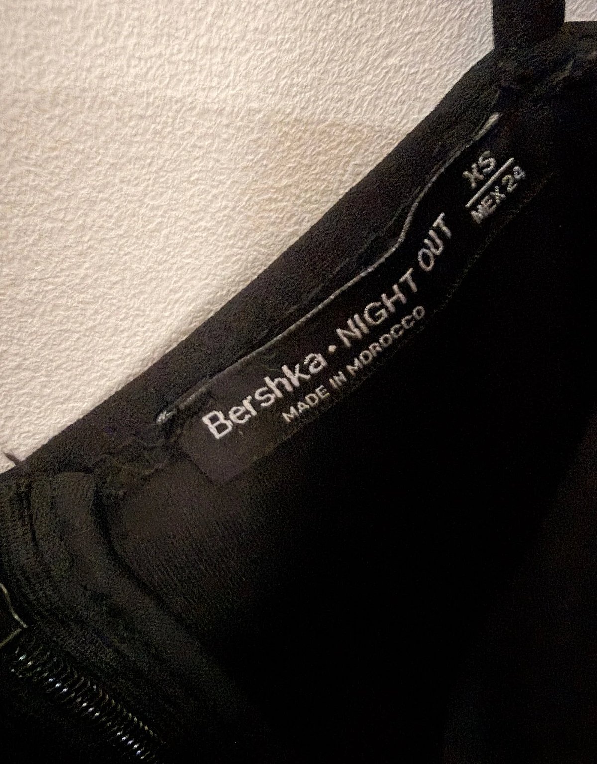 Jumpsuit iswed b'għonq V - Bershka - photo 3
