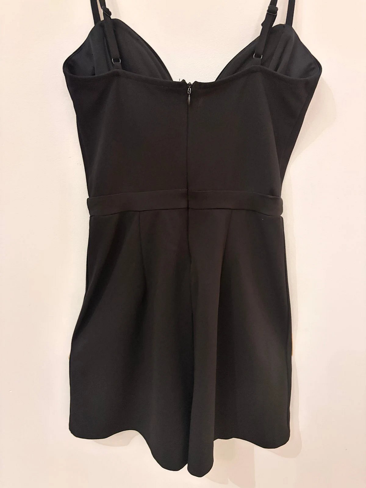 Jumpsuit iswed b'għonq V - Bershka - photo 4