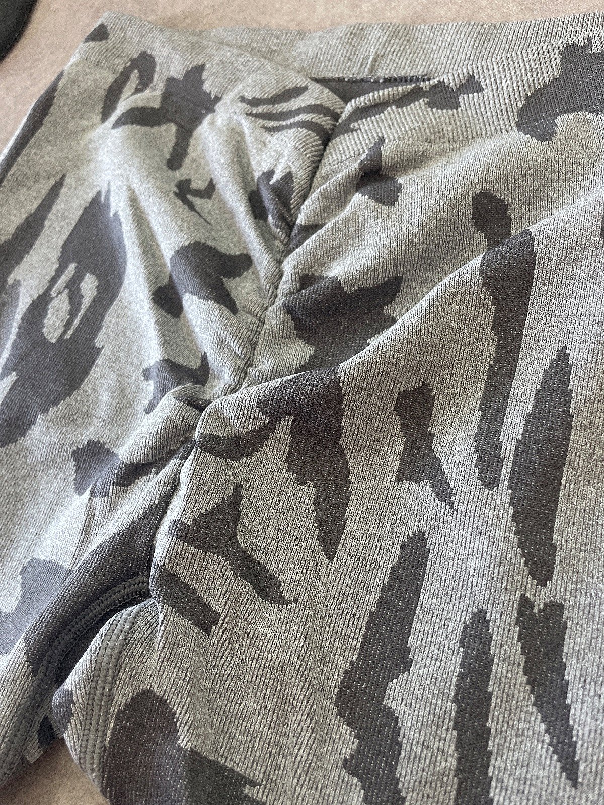 Leggings grises de camuflaje con fruncidos - photo 3