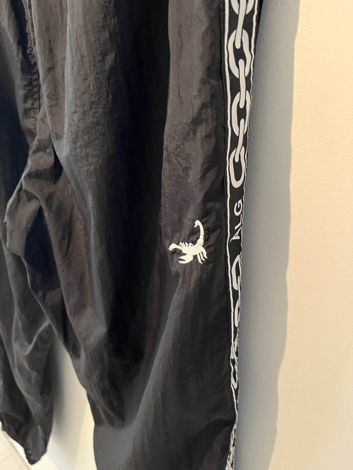 Pantaloni da tuta con bordino nero - photo 4