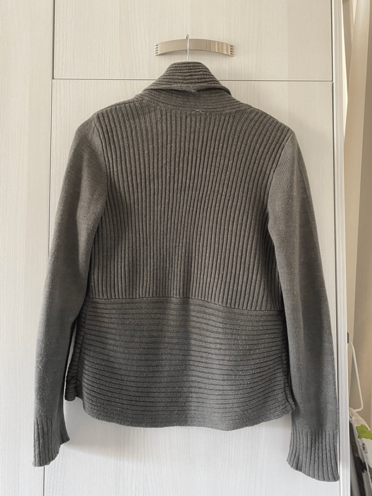 Cardigan a scialle grigio a coste di H&M - photo 2