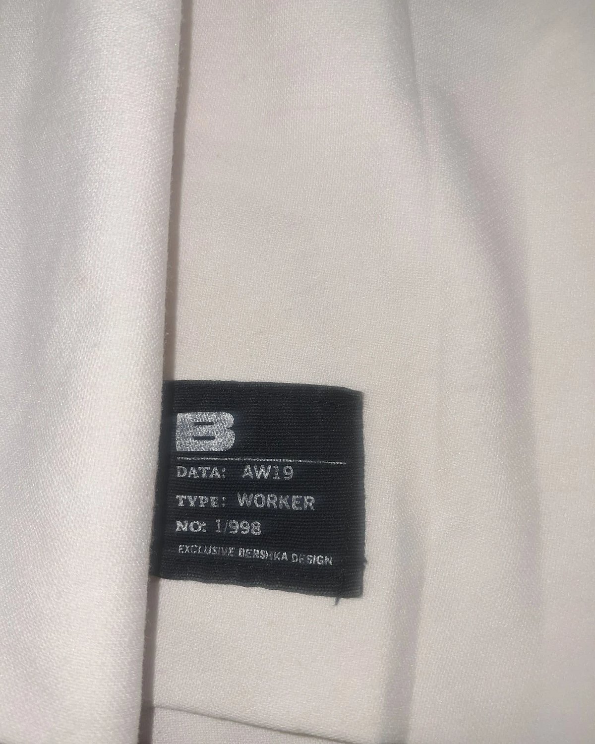 Mini Dbielet tat-Tennis bil-Plejs ta' Bershka Bajda (Linja Esklussiva tal-Ħaddiema AW19) - Daqs XS - photo 7