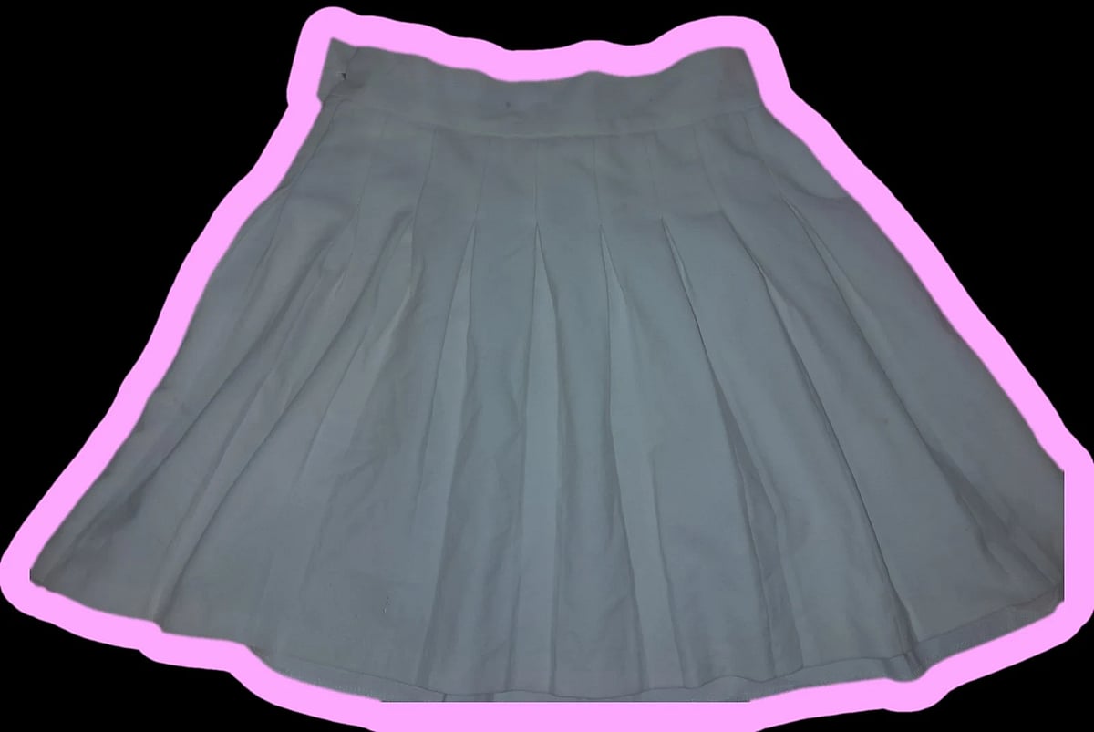 Mini Dbielet tat-Tennis bil-Plejs ta' Bershka Bajda (Linja Esklussiva tal-Ħaddiema AW19) - Daqs XS - photo 2