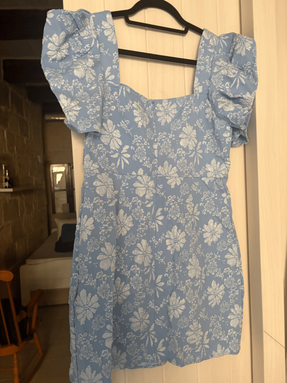 Vestido azul floral com mangas bufantes - photo 2