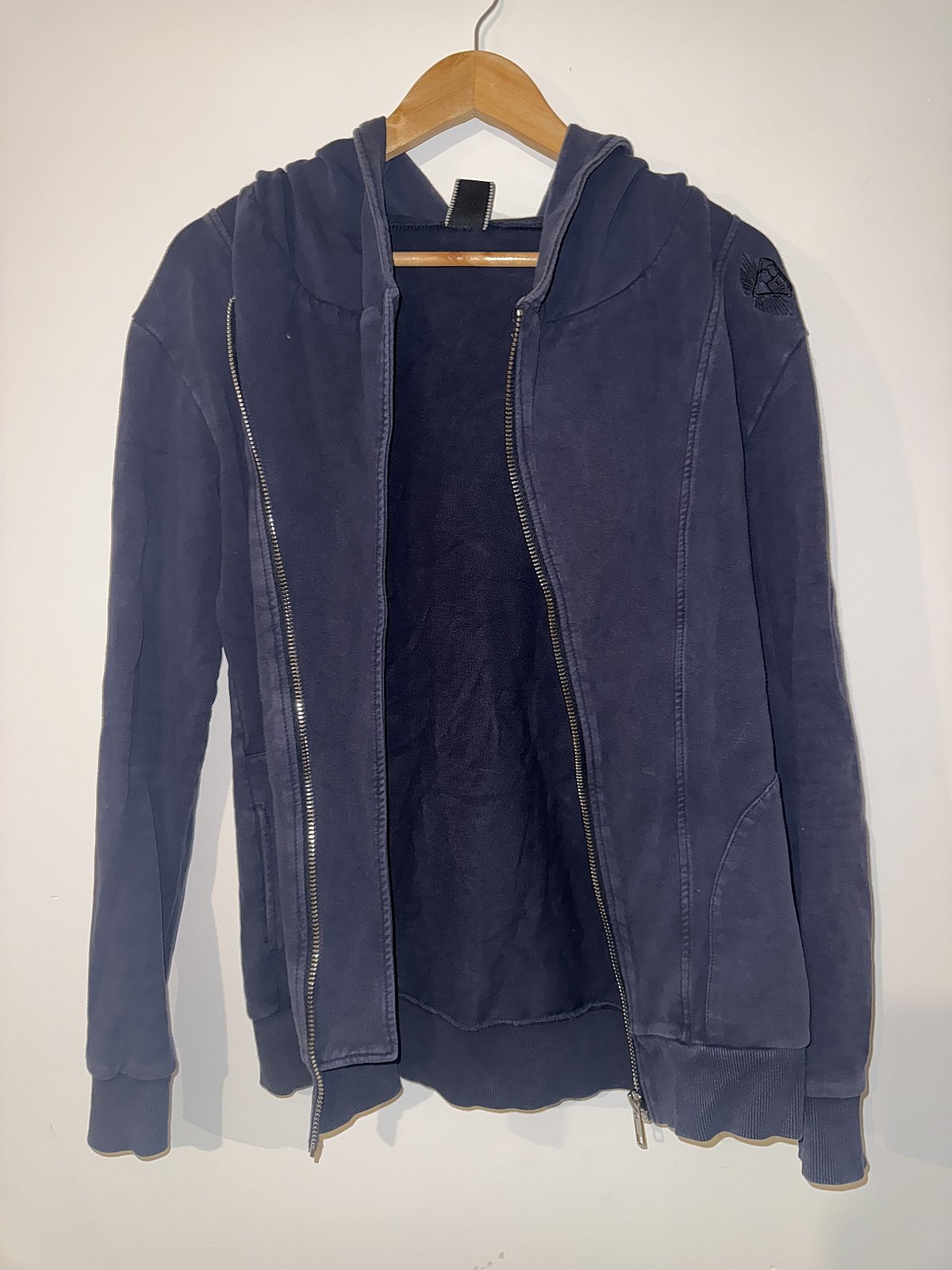 Sudadera con capucha y cremallera asimétrica Vincit Victor - photo 3