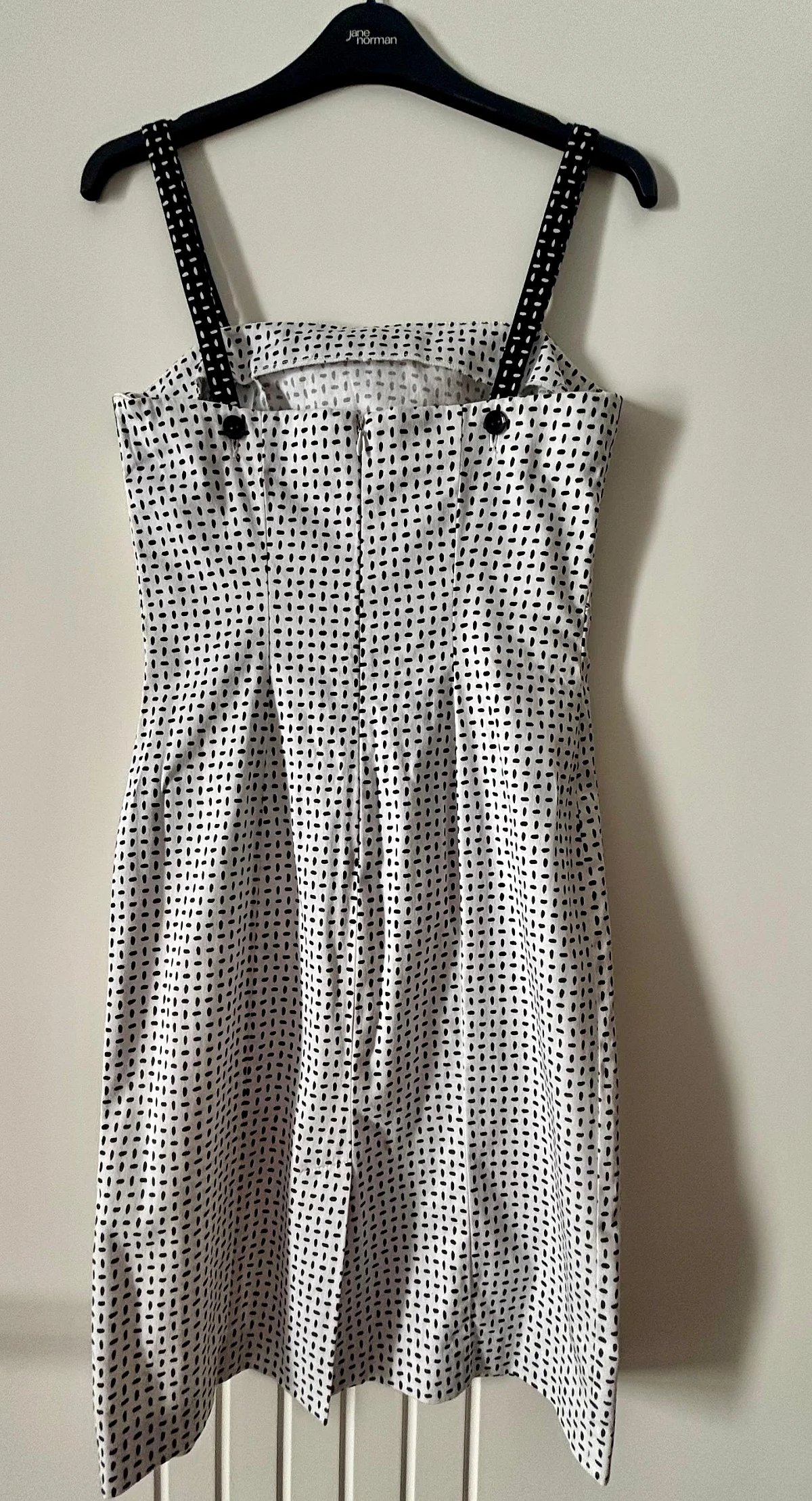 Vestido midi con estampado geométrico monocromático - photo 2