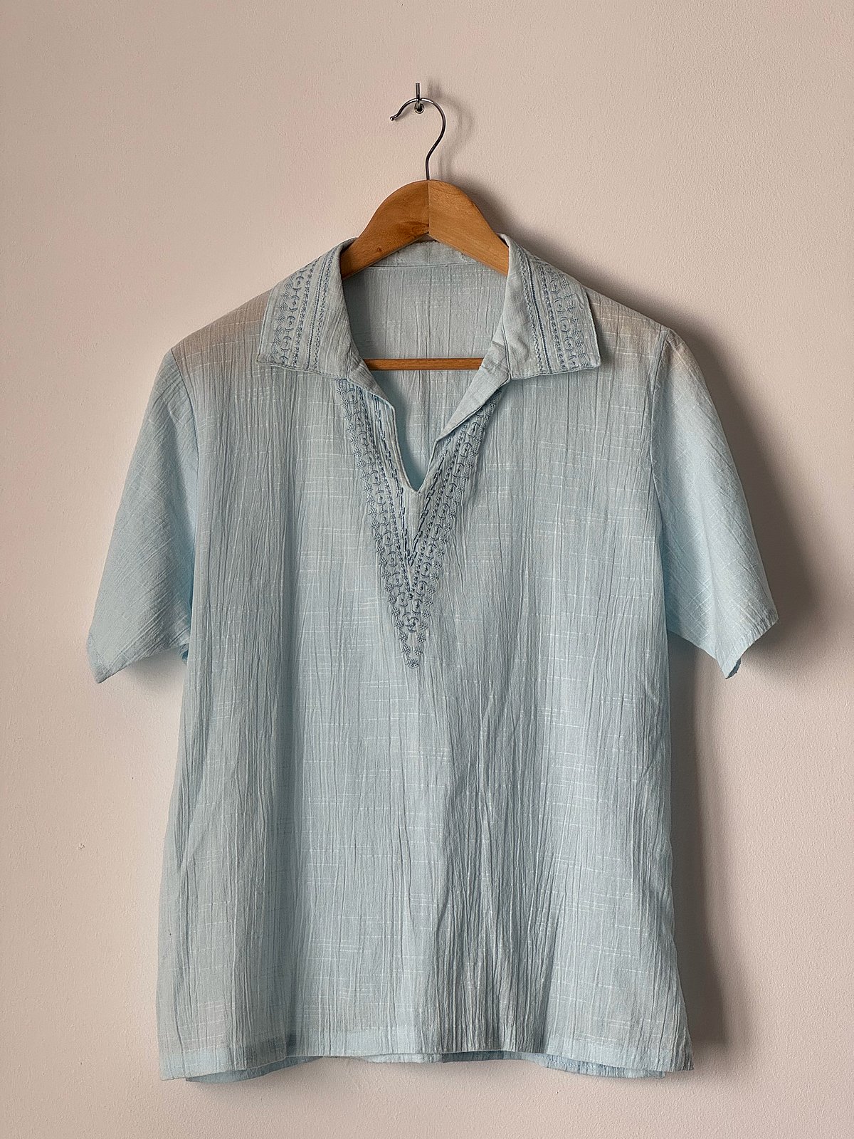 Camisa azul claro con cuello bordado - photo 3