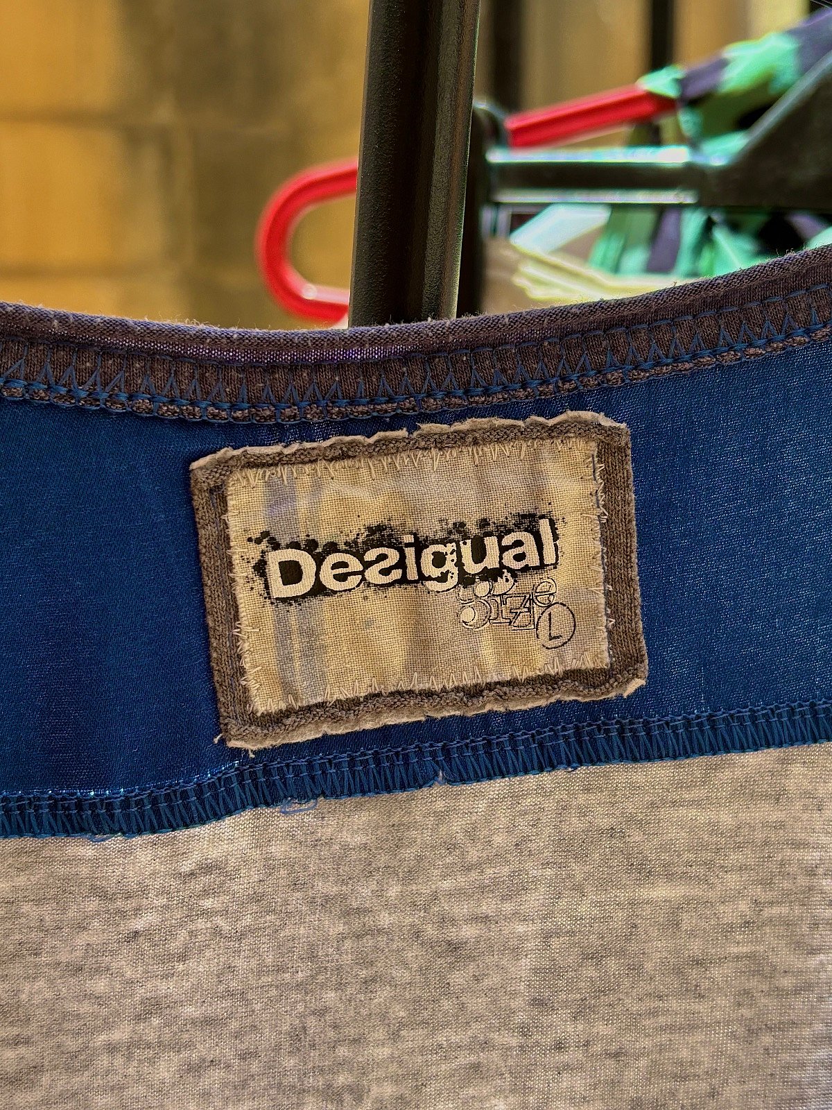 Blusa abotonada con diseño patchwork de Desigual de principios de la década de los 2000 - photo 4