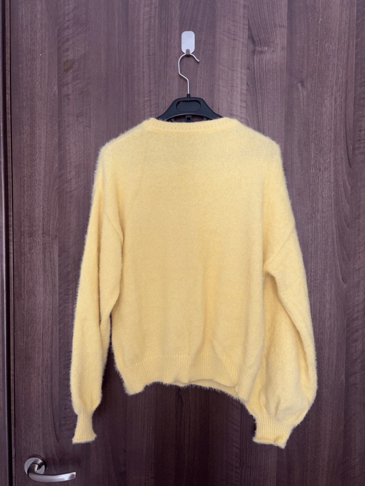 Suéter suave y esponjoso de color amarillo - photo 2