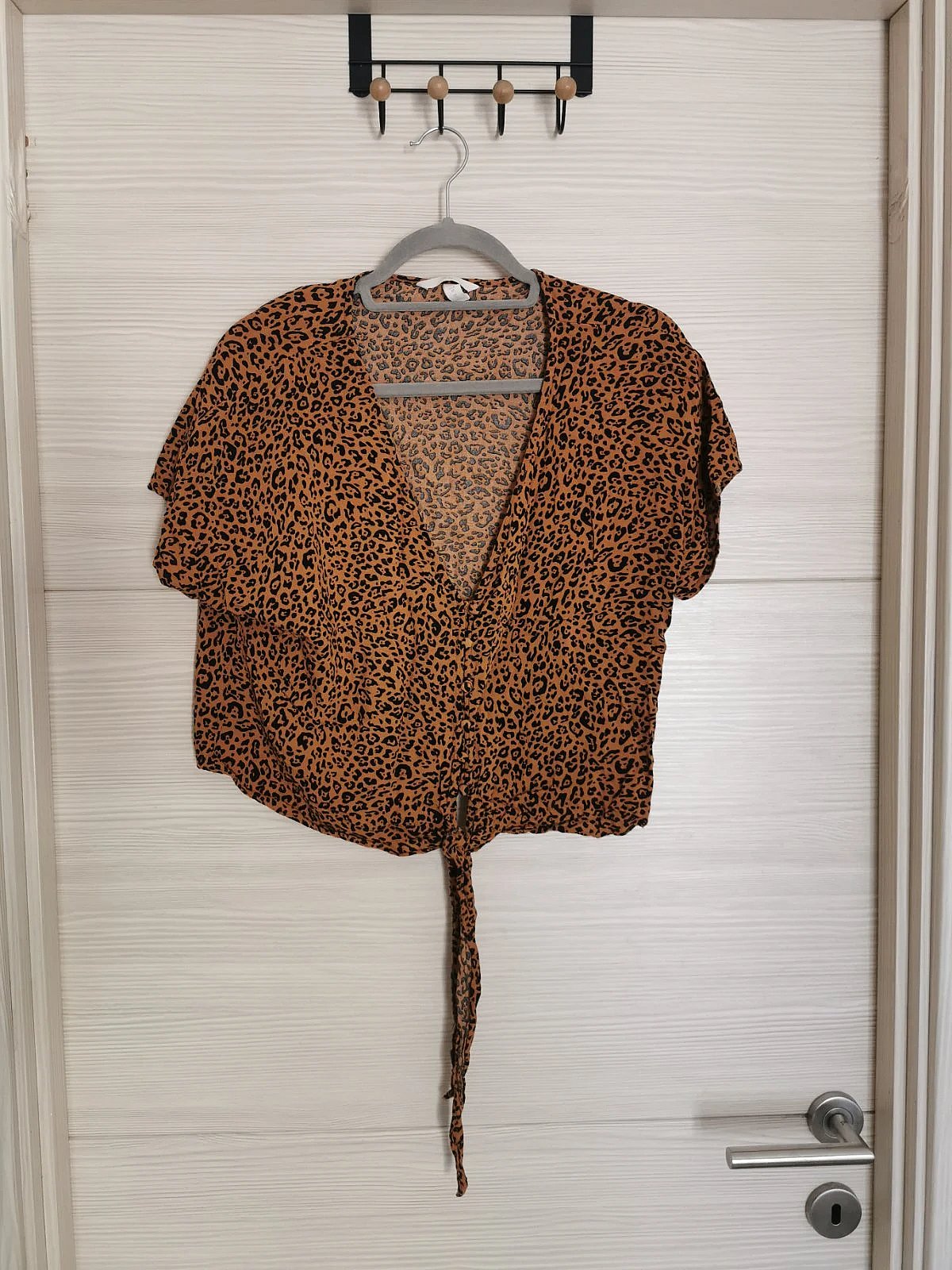 Top Crop bi Stampa ta' Leopard ta' H&M. 100% Viscose. - photo 2