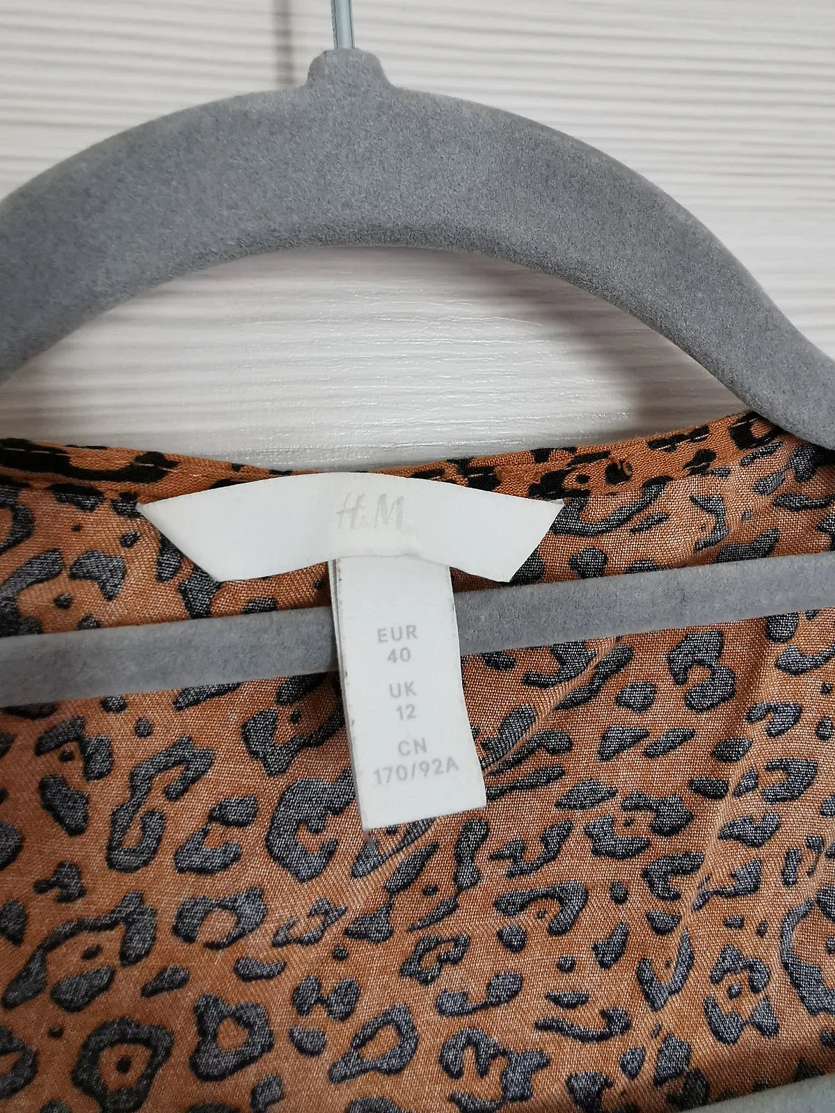 Top Crop bi Stampa ta' Leopard ta' H&M. 100% Viscose. - photo 5