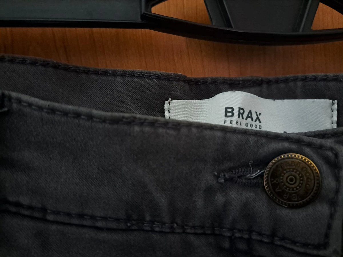 Vaqueros rectos BRAX en color gris - photo 3