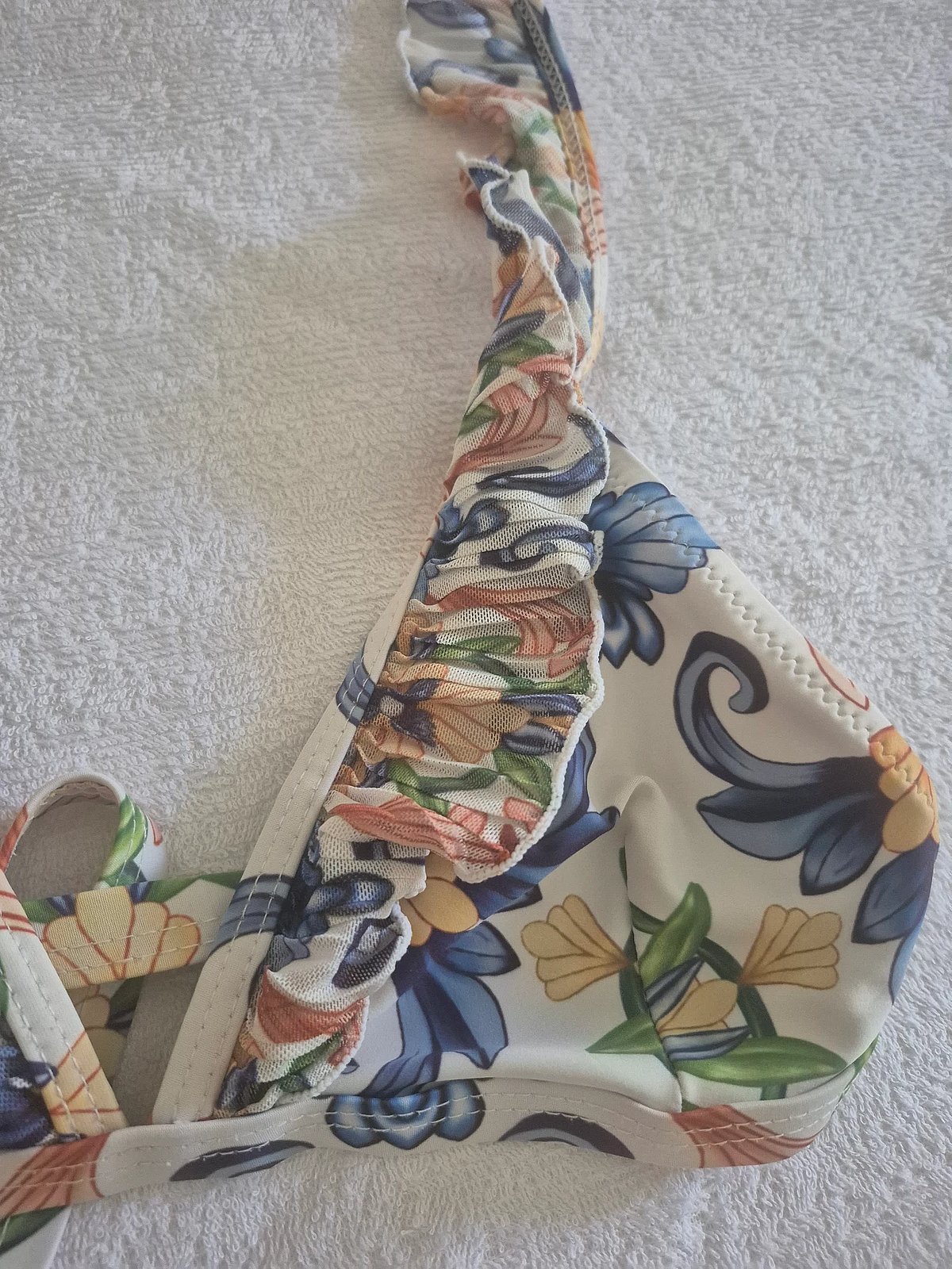 Conjunto de bikini con volantes florales - photo 2
