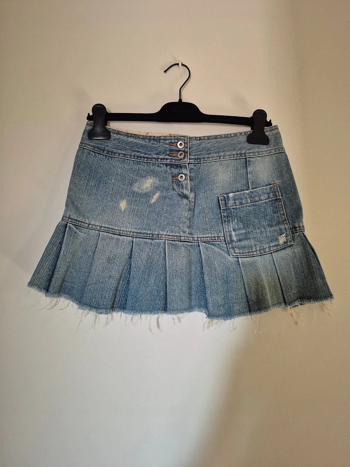Minigonna in denim plissettato effetto consumato 2YK - photo 2