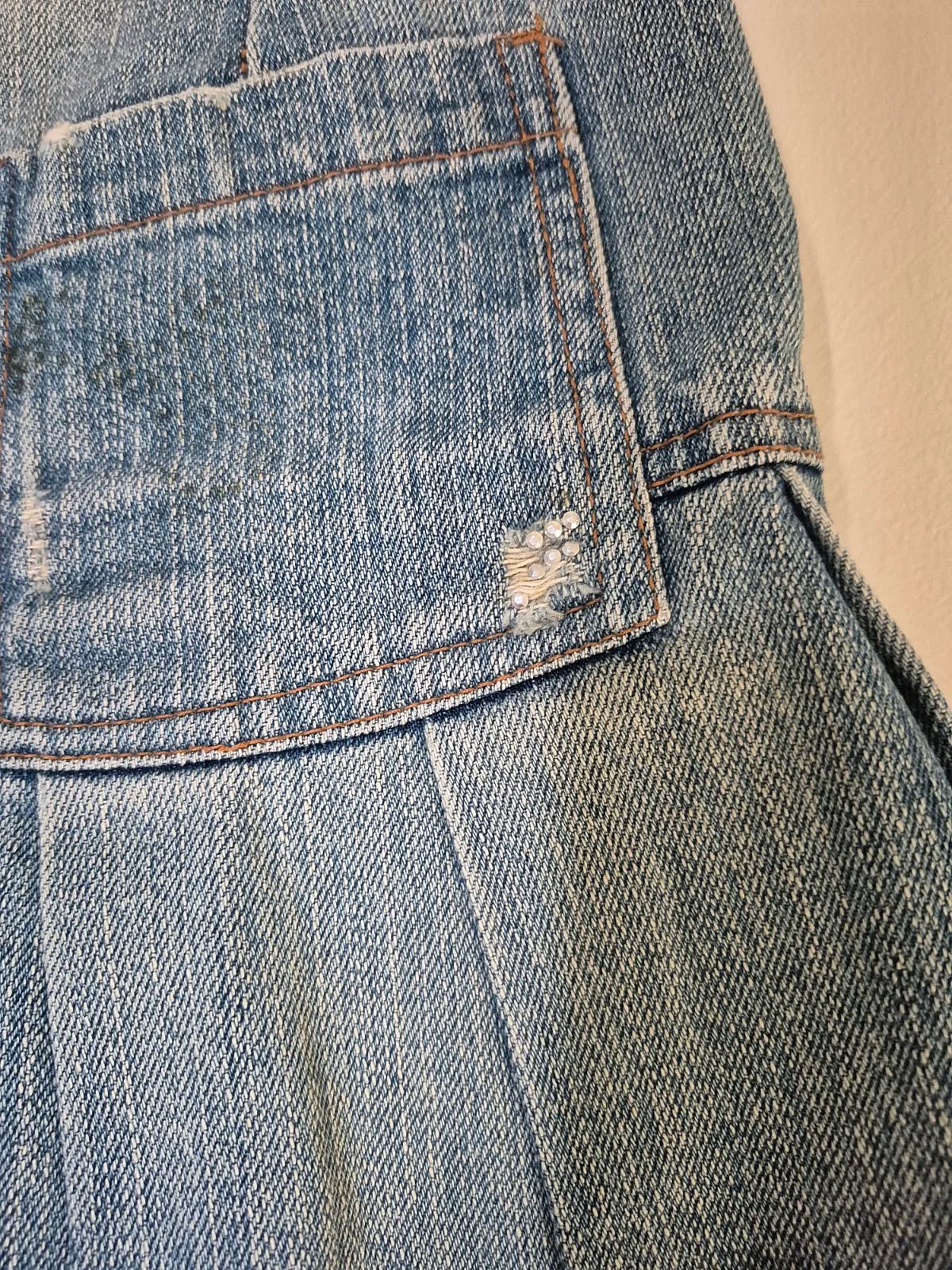 Minigonna in denim plissettato effetto consumato 2YK - photo 3