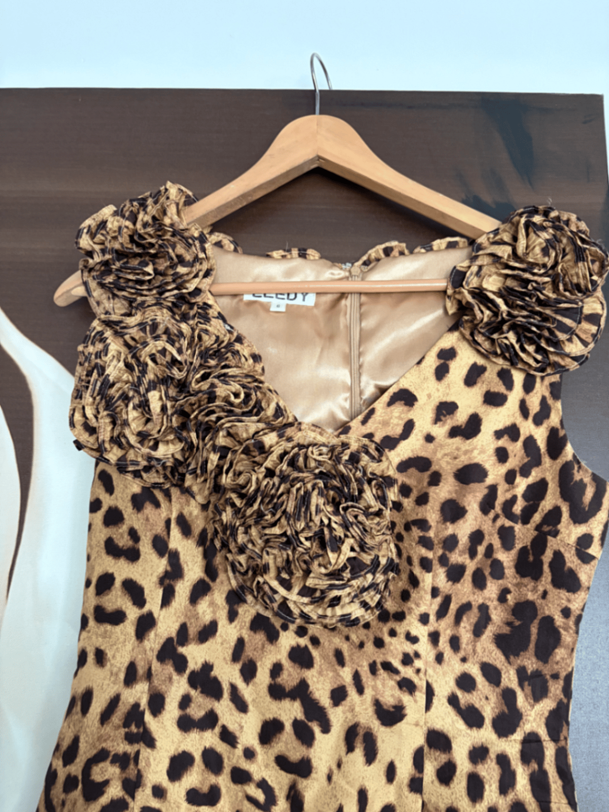Ilbies ta' Okkażjoni b'Disinn ta' Leopard b'Ruffle - photo 5