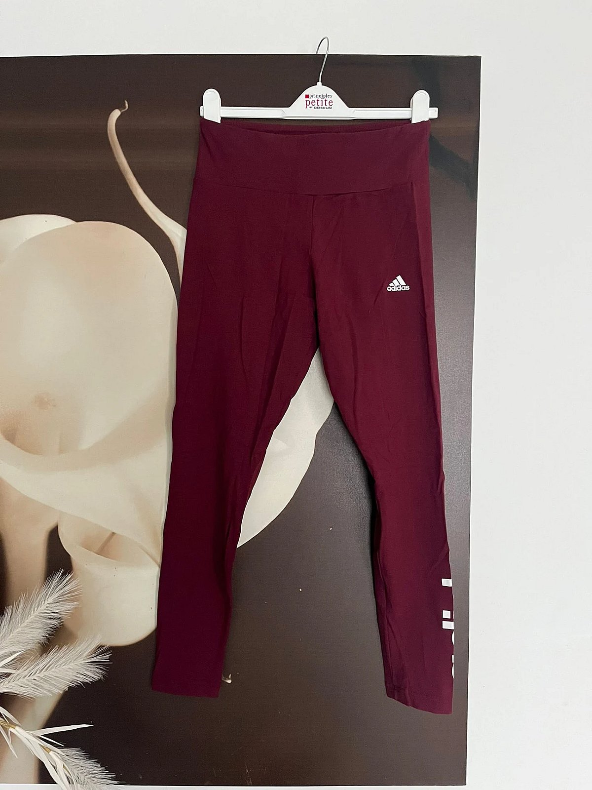 Leggings Adidas con logo grafico color bordeaux - photo 4