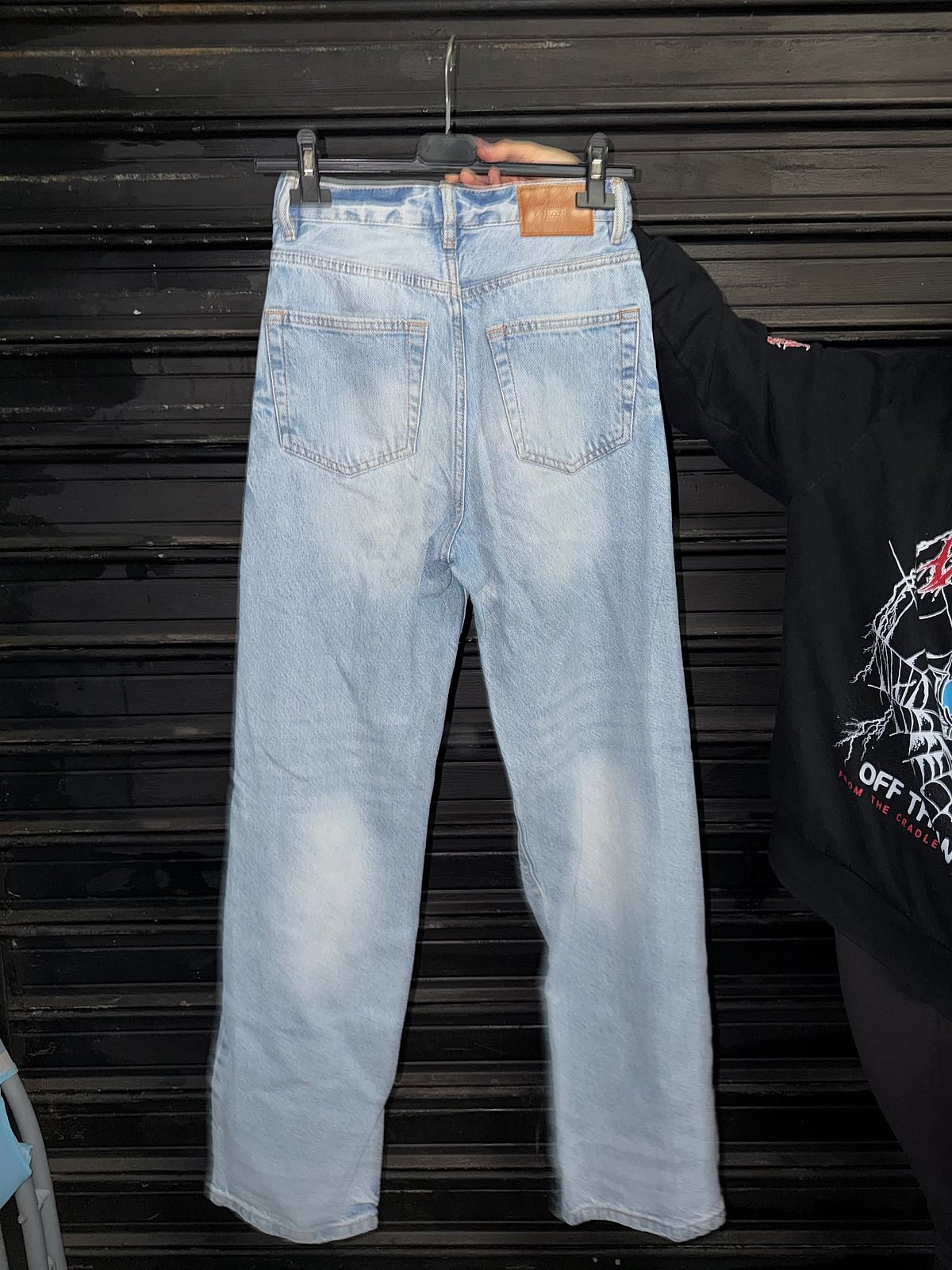 Jeans Wiesgħa b'Ħasil Ċar Imdejjaq - photo 2