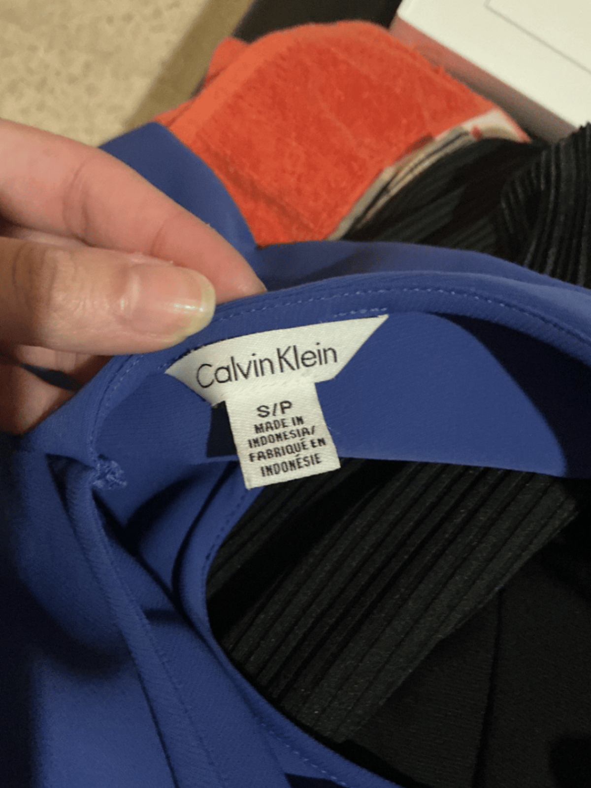 Top blu mingħajr kmiem b'piegi ta' Calvin Klein - photo 2