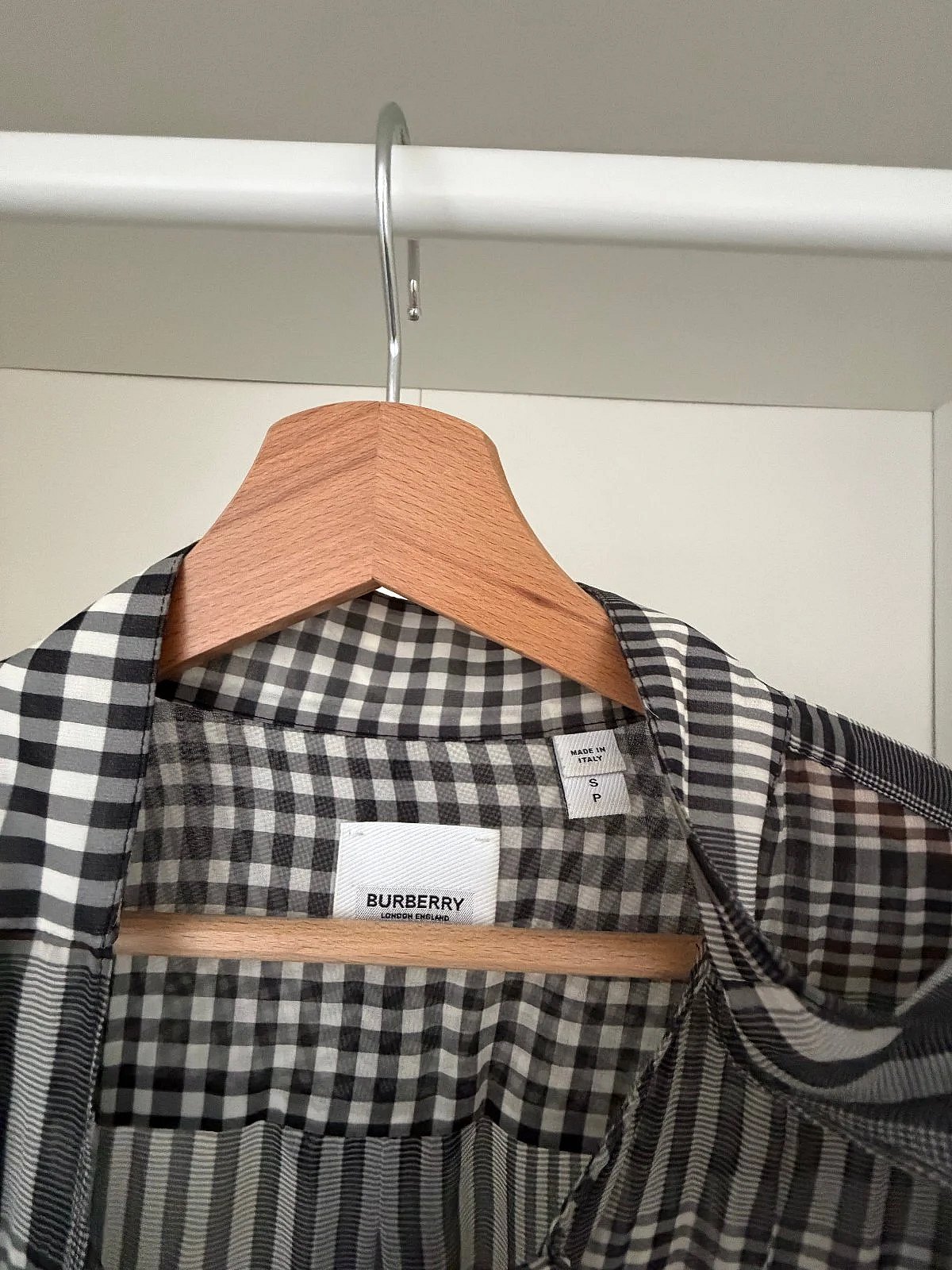 Qmis Burberry London England 100% Silk Check – Magħmul fl-Italja – Daqs S (M ok) - photo 2