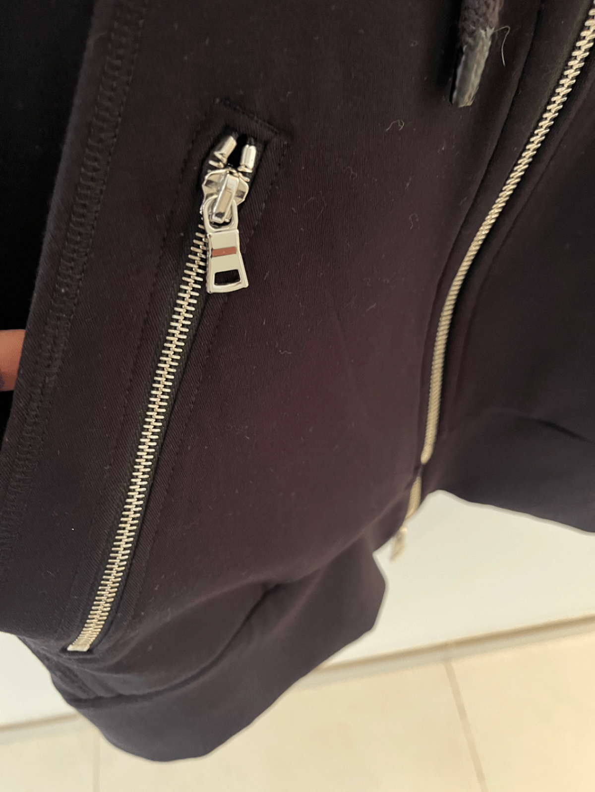 Hoodie Zip b'Dettalji ta' Ċinturin Iswed - photo 4