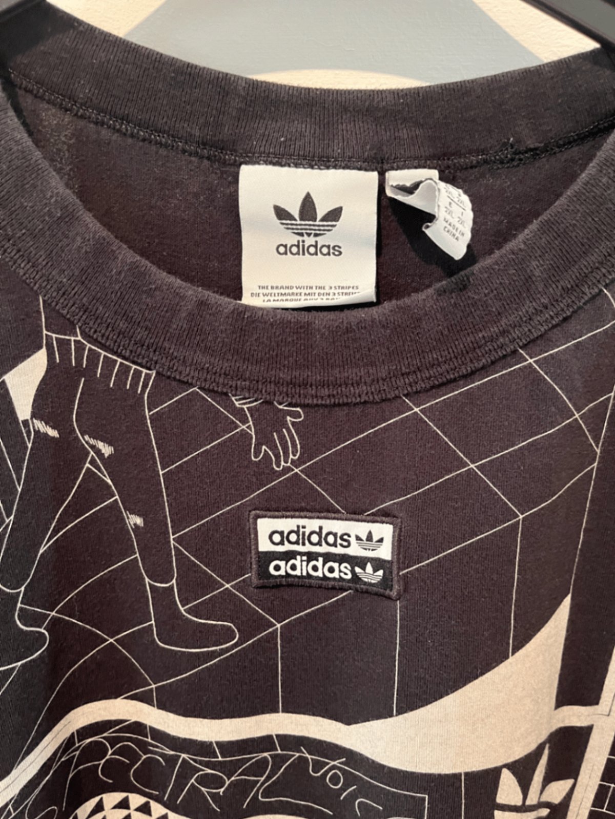 Maglietta Adidas con stampa grafica a fumetti - photo 2