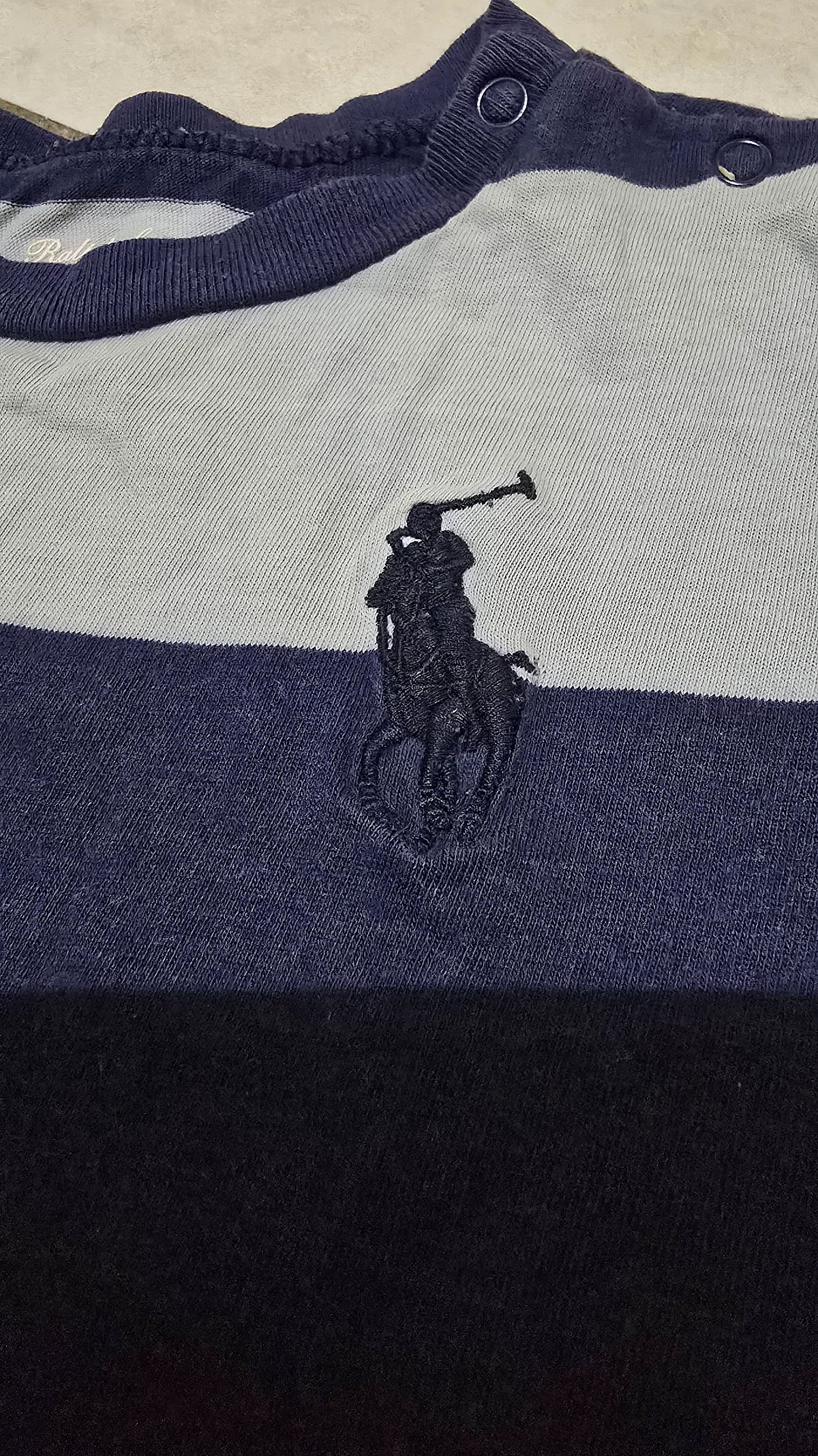 T-Shirt tal-Qoton b'Għonq Rotob Strixxat ta' Ralph Lauren - photo 2