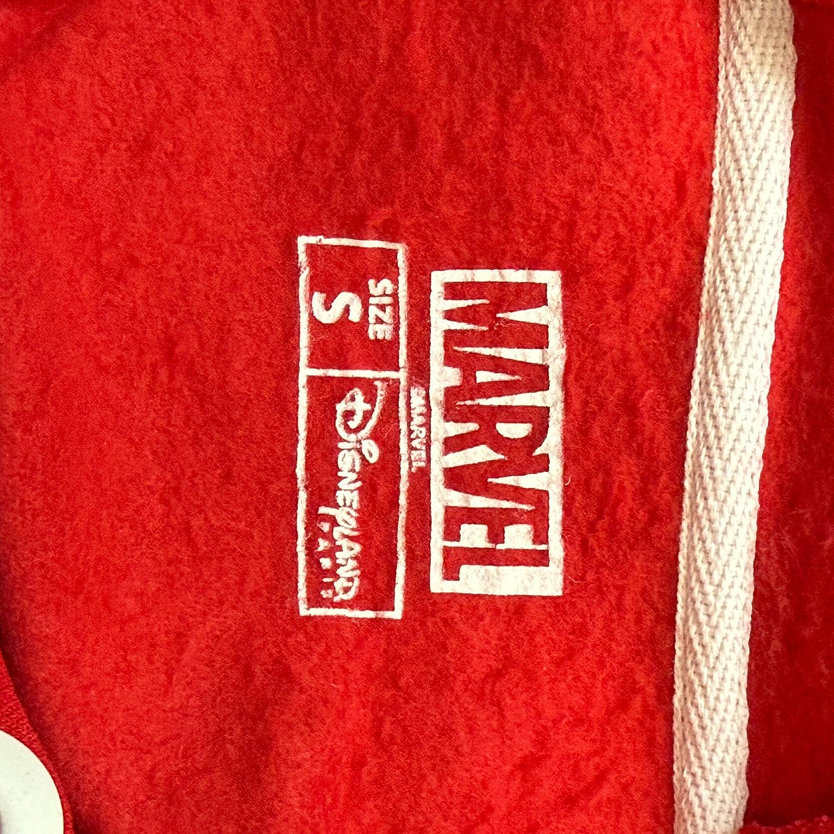 Hoodie Aħmar ta' Marvel Disneyland Paris - photo 3