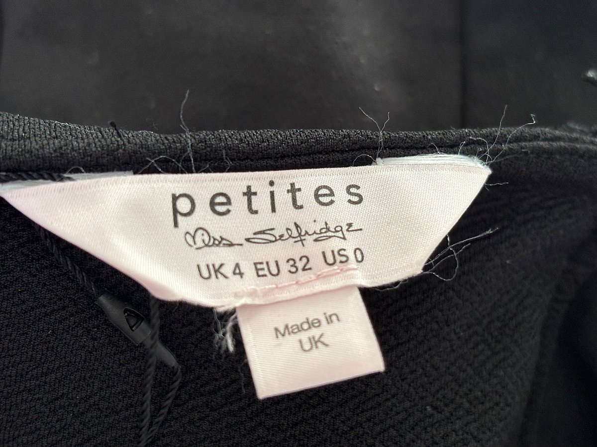 Vestido negro de Miss Selfridge para tallas pequeñas - photo 4